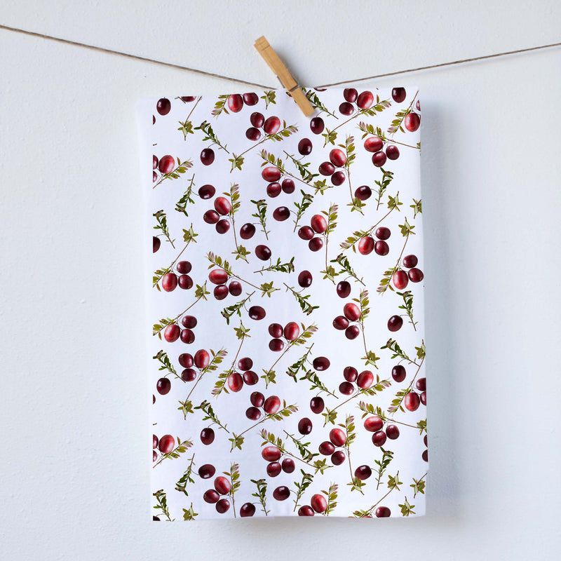 Cranberries dish towel.  Size 19"x28" 100% cotton.  Photo designed.  Beauty and funtionality.   A beautiful gift.