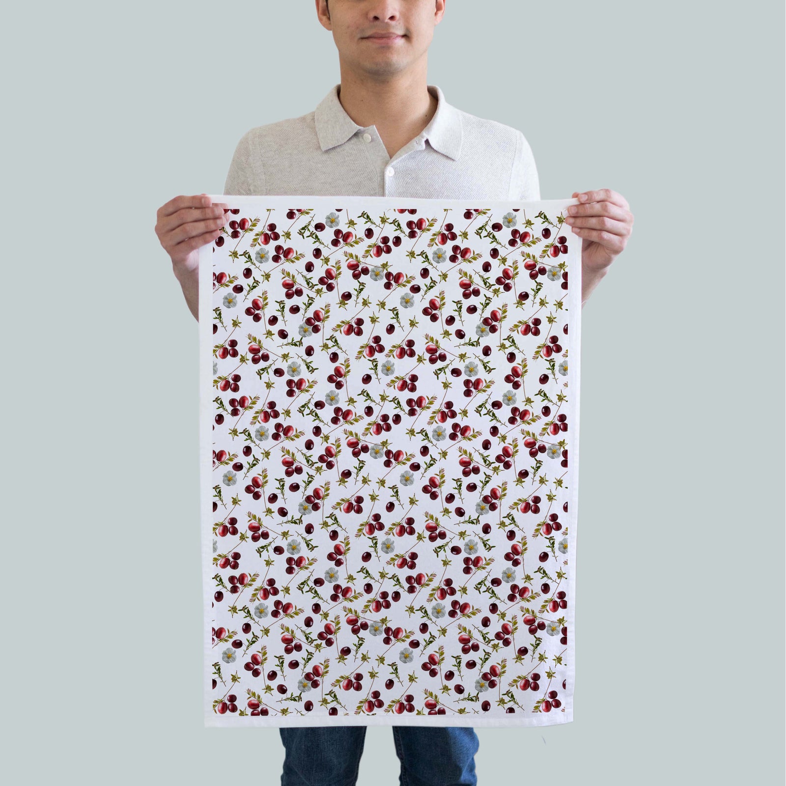 Cranberries dish towel.  Size 19"x28" 100% cotton.  Photo designed.  Beauty and funtionality.   A beautiful gift.